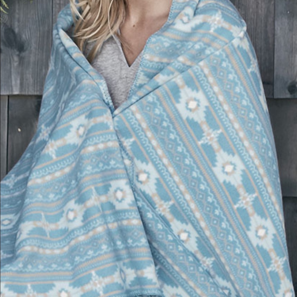 Coldwater Creek  🆕 polar fleece throw AWESOME!!